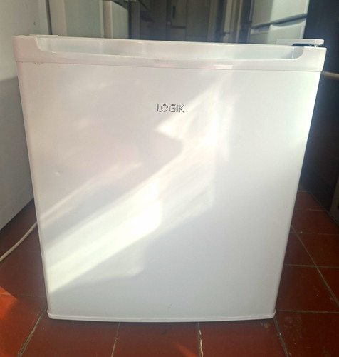 Logik table top mini fridge - top,